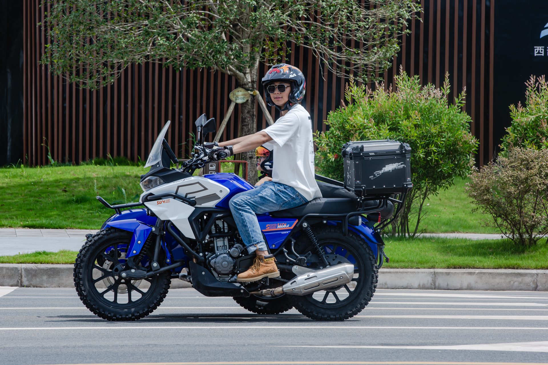银钢SUV500二代(蓝色)骑行实拍(10)