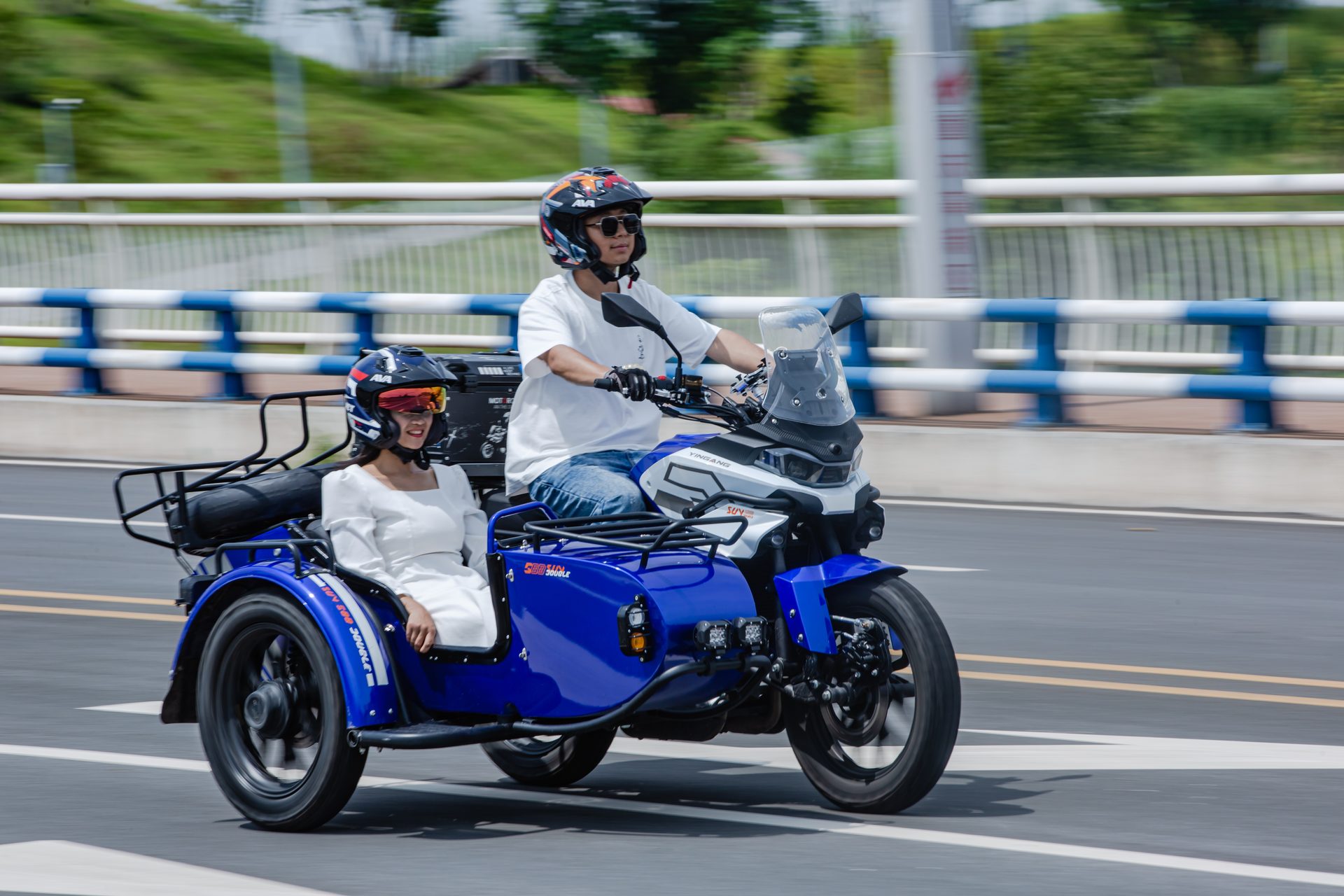 银钢SUV500二代(蓝色)骑行实拍(11)