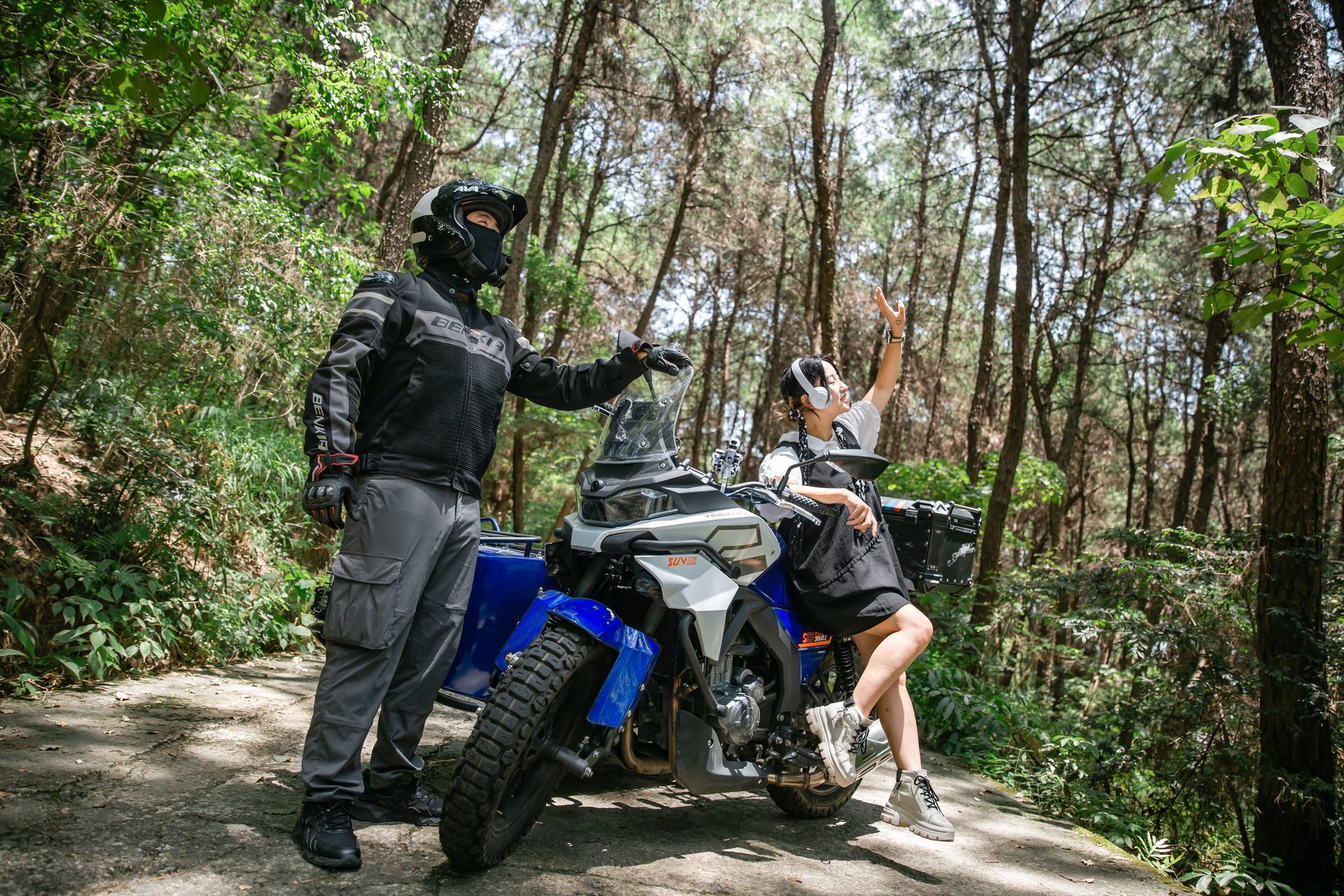 银钢SUV500二代(蓝色)骑行实拍(25)