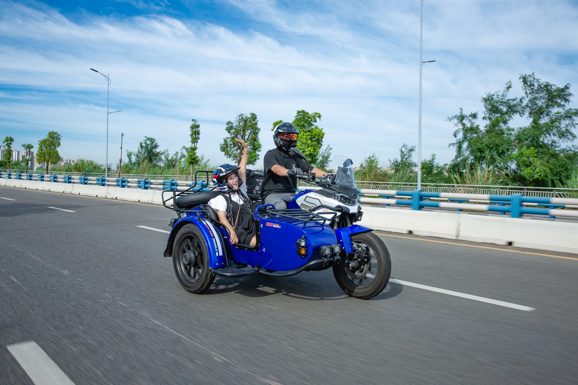 银钢SUV500二代(蓝色)骑行实拍(27)